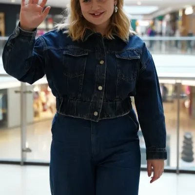 Николь, 22